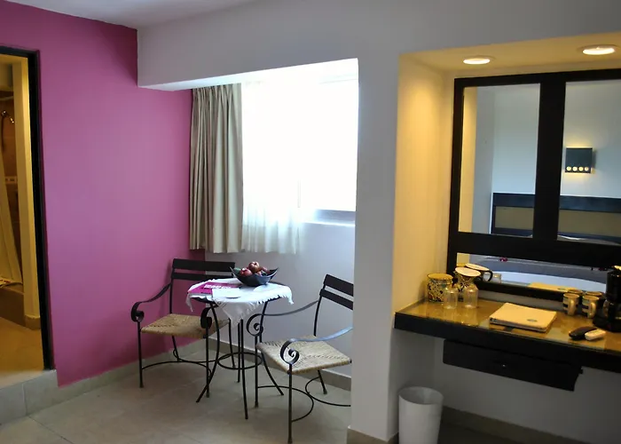 B Hotel 4*