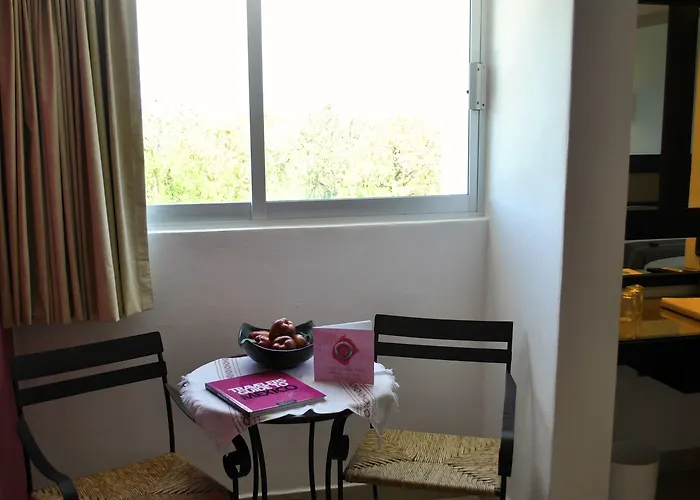 Hotel B